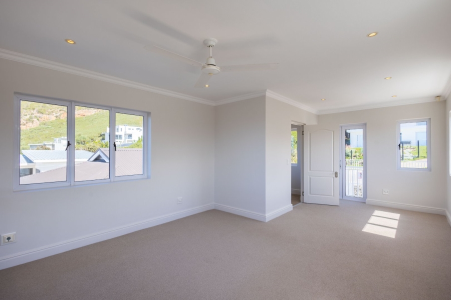 5 Bedroom Property for Sale in Whale Rock Western Cape